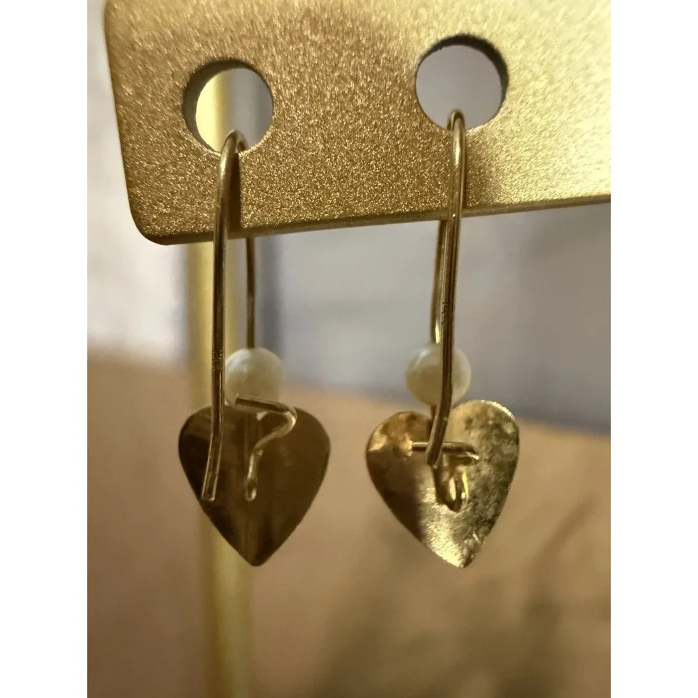 14K Yellow Gold Pearl Heart Satin Finish Etched Drop Dangle Earrings Vintage